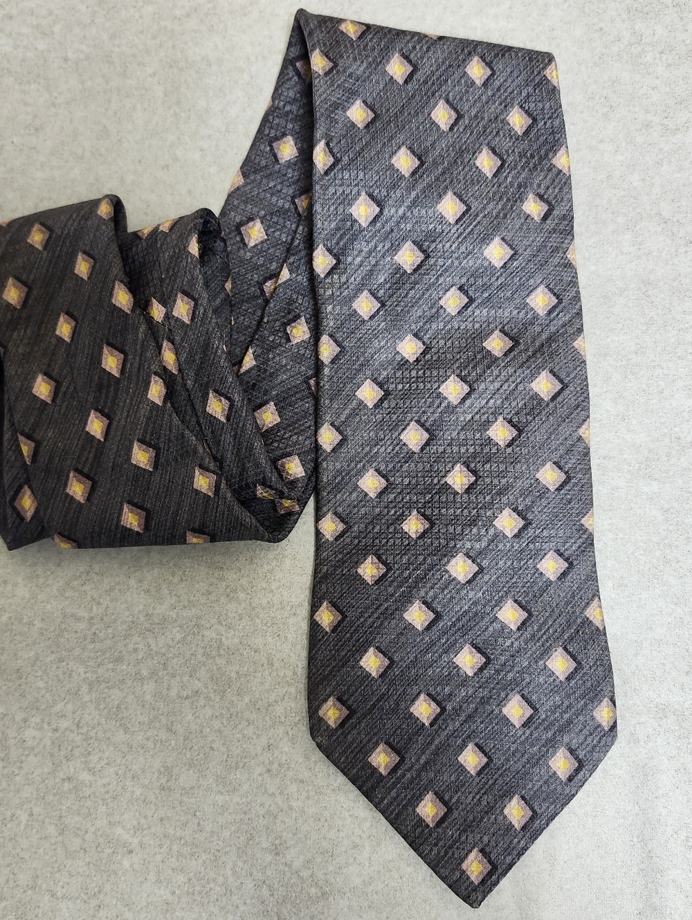 Villa Bolgheri Tie 100% silk Gray Squere Geometric print EC 58" length